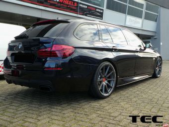 TEC WHEELS GUN METAL BREEDSET IN 20 INCH GEMONTEERD ONDER EEN BMW 5 SERIE 