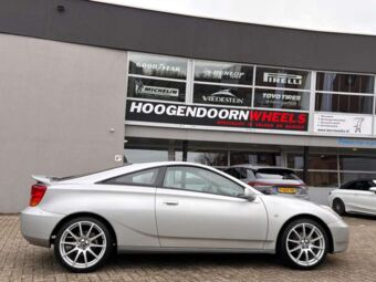 TOMASON TN1 BRIGHT SILVER IN 18 INCH GEMONTEERD ONDER EEN TOYOTA CELICA