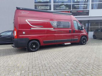 TOMASON TN3F BLACK IN 15 INCH GEMONTEERD ONDER EEN FIAT DUCATO