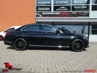 ULTRA WHEELS SPEED DEDICATED OEM MERCEDES GEMONTEERD ONDER EEN MERCEDES C KLASSE 