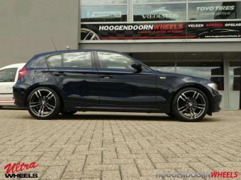 ULTRA WHEELS BOOST IN ANTRACIET GEPOLIJST EN 18 INCH GEMONTEERD ONDER  EEN BMW 1 SERIE 