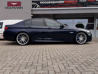 VEEMANN WHEELS V-FS25 SILVER MACHINED 20 INCH BREEDSET GEMONTEERD ONDER EEN BMW 5 SERIE 