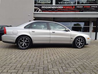 BBS WHEELS SR ANTRACIET GEPOLIJST IN 17 INCH GEMONTEERD ONDER EEN VOLVO S80