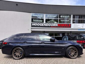 WHEELFORCE HE1-FF SATIN BRONZE IN 20 INCH GEMONTEERD ONDER EEN BMW 5-SERIE