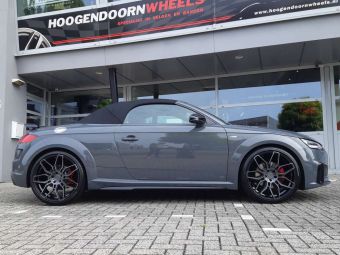 WHEELFORCE FLOWFORGE WHEELS CF.2-FF IN BRUSHED SHADOW EN 20 INCH GEMONTEERD ONDER EEN AUDI TT CABRIO