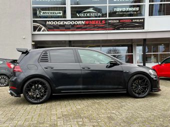 WHEELFORCE SL1-FF DEEP BLACK GEMONTEERD ONDER EEN VOLKSWAGEN GOLF VII