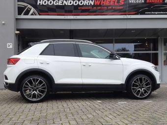 WHEELWORLD VELGEN WH34 IN ANTRACIET GEPOLIJST EN 19 INCH GEMONTEERD ONDER EEN VW T-ROC