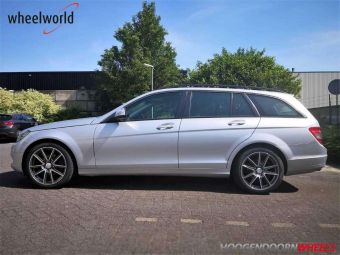 WHEELWORLD VELGEN WH 30 ANTRACIET GEPOLIJST IN 18 INCH GEMONTEERD ONDER EEN MERCEDES C KLASSE 