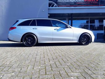 WRATH WHEELS WF-9 BREEDSET IN 19 INCH GEMONTEERD ONDER EEN MERCEDES C KLASSE