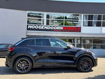 WRATH WHEELS WF-14 GRAPHITE IN 19 INCH GEMONTEERD ONDER EEN VOLKSWAGEN T-ROC