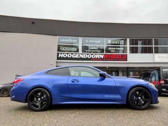 DOTZ MARINABAY BLACK MATT IN 20 INCH GEMONTEERD ONDER EEN BMW 4-SERIE